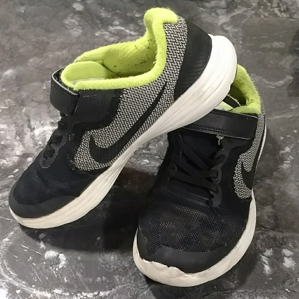 Boys shoes